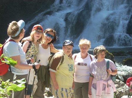 9 Beim Wasserfall